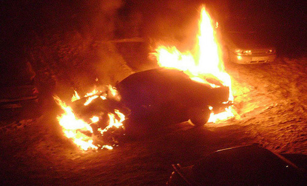 Ночью на Сурикова сгорел «Форд Фокус»