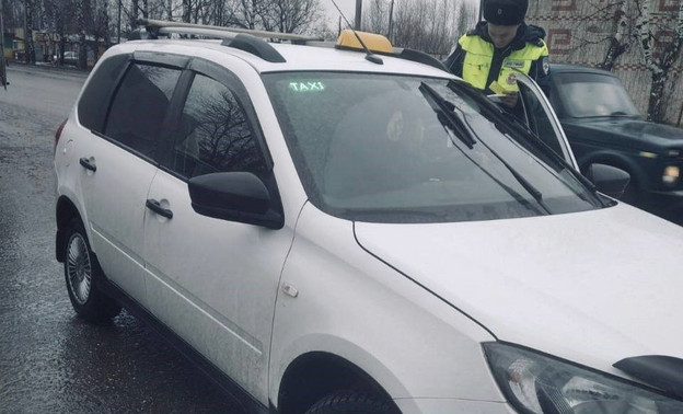 В Котельниче прошёл рейд по выявлению нелегальных таксистов