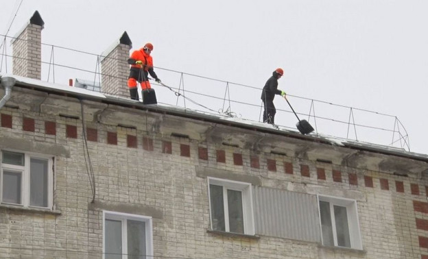 Глава администрации Кирова подписал постановление об очистке крыш в период оттепели
