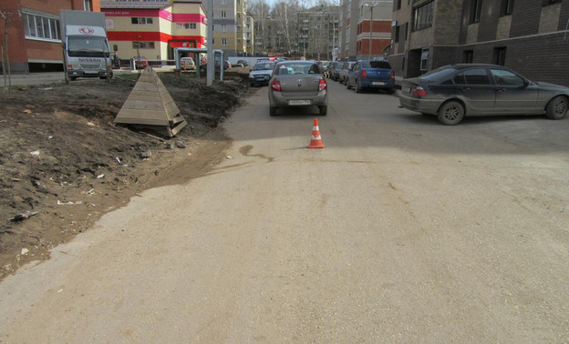 В Кирове 9-летняя девочка, перебегая дорогу, попала под колёса «Гранты»
