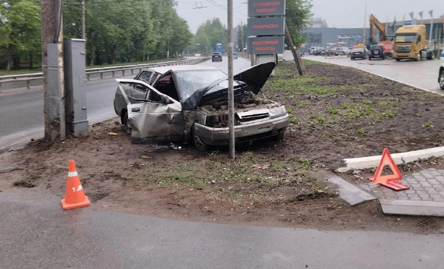 На Производственной пьяный автомобилист врезался в столб