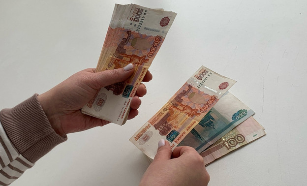 Кировчане считают зарплату депутатов необоснованно высокой