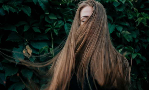 «Не бойтесь сульфатов и парабенов»: косметик-эстетист рассказала, как восстановить волосы после зимы