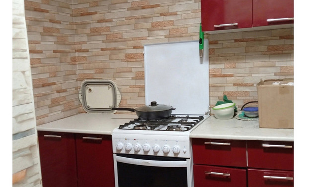 Многодетной семье из Арбажа подарили кухонный гарнитур и новую плиту