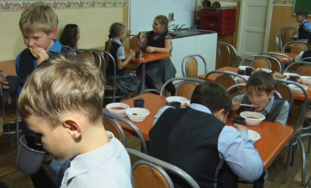 В ситуации с ремонтом пищеблока в одной из кировских школ разберётся суд