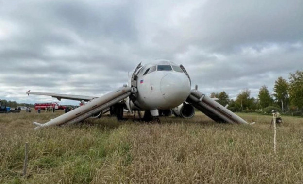 Причиной экстренной посадки самолёта под Новосибирском называют ошибку пилотов