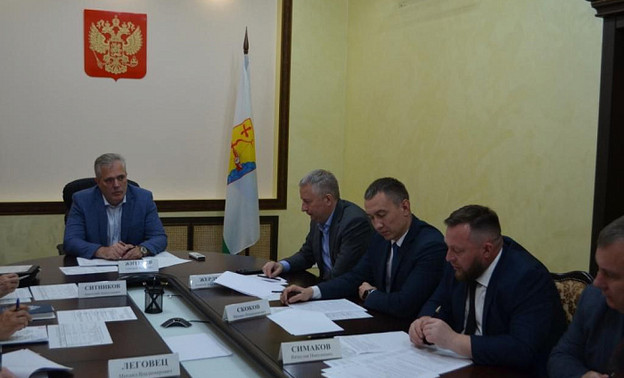 В трёх районах Кировской области жителям аварийных домов дают деньги или квартиры
