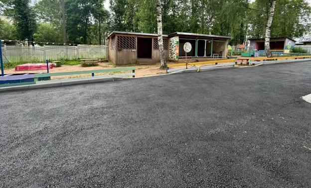 В Кирове заасфальтировали территорию одного из детских садов