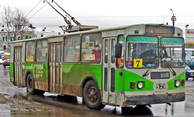 Администрация нашла и пообещала наказать водителей автобуса и троллейбуса, которые устроили «потасовку» на дороге
