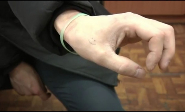 Карманнику со смайликом на руке вменяют порядка десяти краж в общественном транспорте (ВИДЕО)