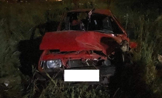 В Пижанском районе после съезда с дороги погиб пассажир легковушки