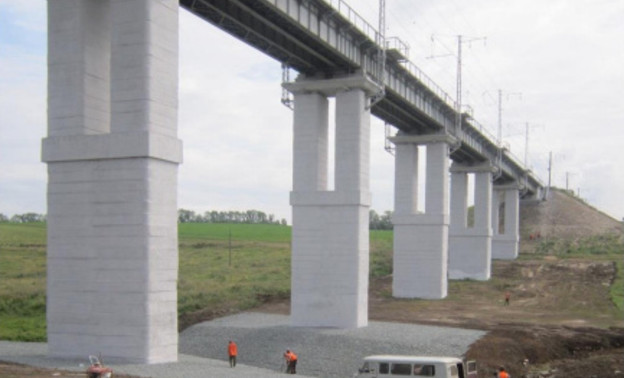 Сотрудникам предприятия по строительству мостов и магистралей не заплатили более 2 миллионов рублей