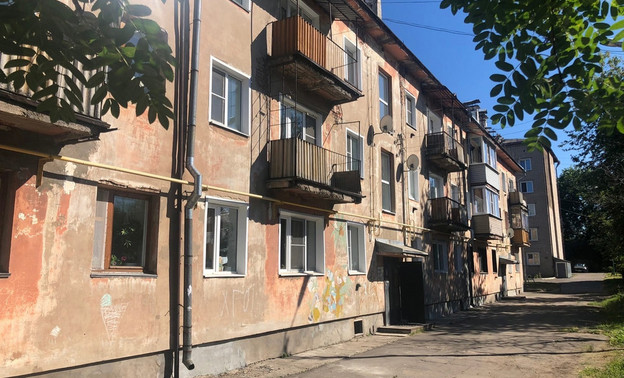 Жители Слободского просят спасти затапливаемый дом