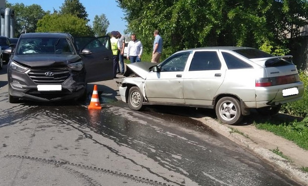 В Кирове пьяный бесправник устроил двойное ДТП. Есть пострадавшие