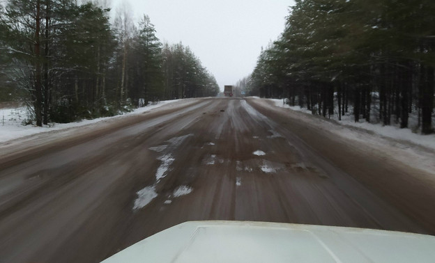 «Состояние дорог ухудшилось из-за перепадов температур»: федеральную трассу в Белой Холунице отремонтируют по гарантии