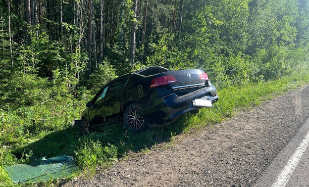 В Слободском районе Volkswagen Passat вылетел с дороги