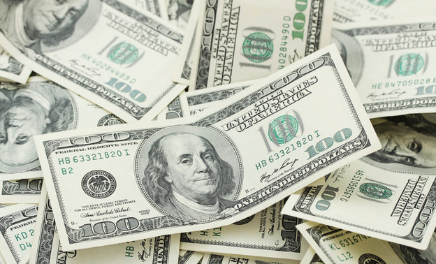 Доллар впервые с весны поднялся выше 71 рубля