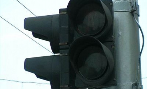 Сегодня в центре Кирова выключат два важных светофора