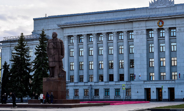 На должность губернатора Кировской области подали документы самовыдвиженец Ульянов и коммунист Моисеев