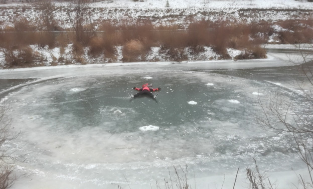 «Если увидели один из них - считайте, что сильно повезло»: в Кировской области запечатлели ледяной диск на реке