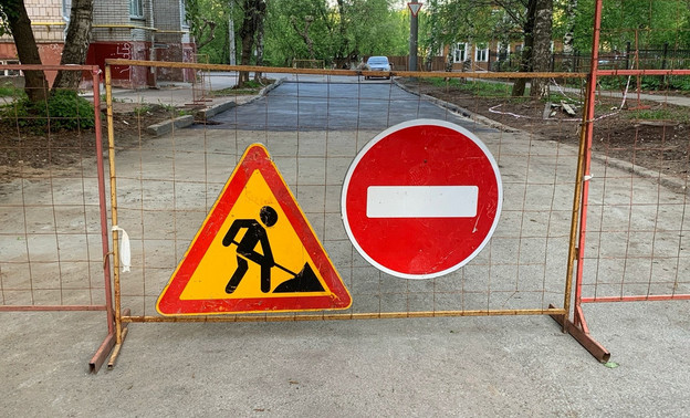 На двух улицах в Кирове из-за раскопок ограничат движение транспорта