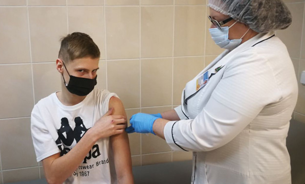 В Беларуси начали вакцинировать детей от 12 лет