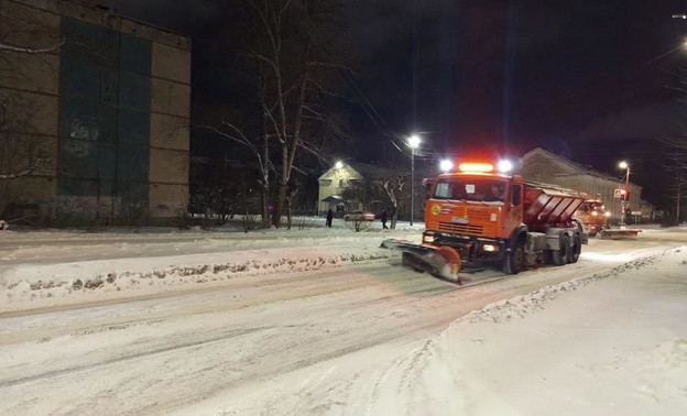 В Кирове дороги обрабатывают от гололёда