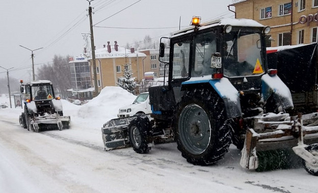 В Кирове из-за грядущего снегопада подрядчики выведут на улицы всю спецтехнику