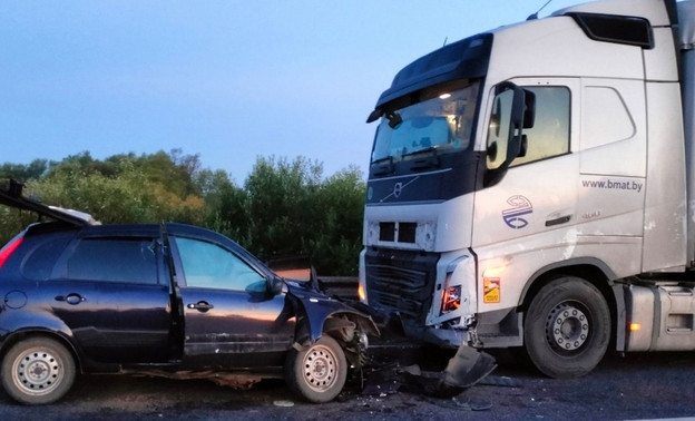 В Яранском районе LADA врезалась в VOLVO