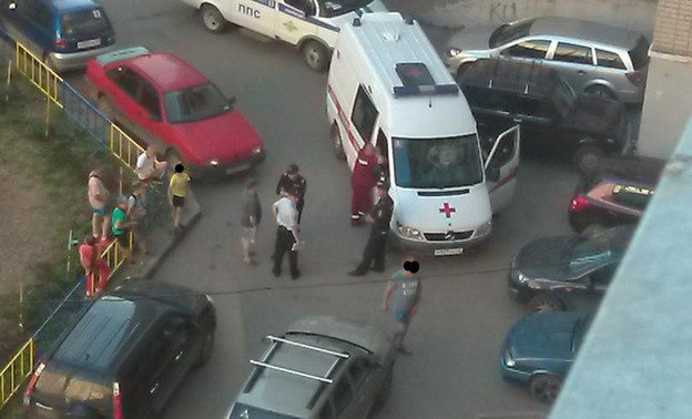В Кирове избили водителя скорой помощи, который перекрыл проезд во дворе на Профсоюзной