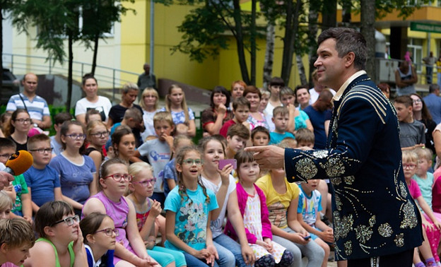 В Кирове артисты цирка Никулина выступили в детской областной больнице