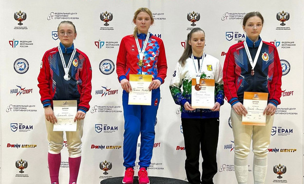 Юная кировчанка стала бронзовым призёром первенства России по фехтованию