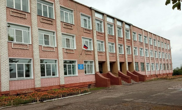 Директор школы в Слободском районе премировал сам себя на полмиллиона рублей