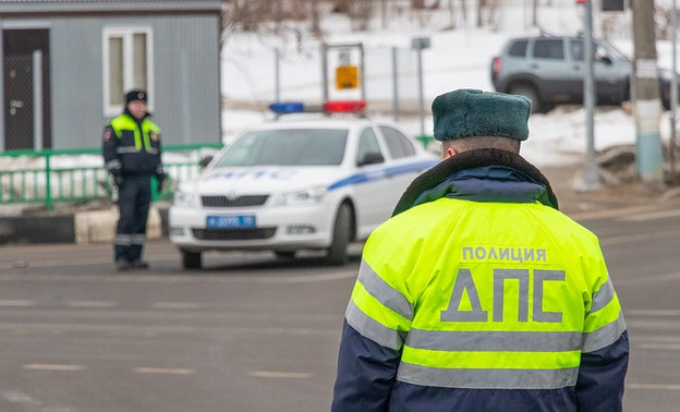 В Белохолуницком районе наряд ДПС остановил нарушителя выстрелами по колёсам