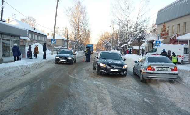 ДТП в Кирове: «Фольксваген» сбил 14-летнюю девочку и ее мать