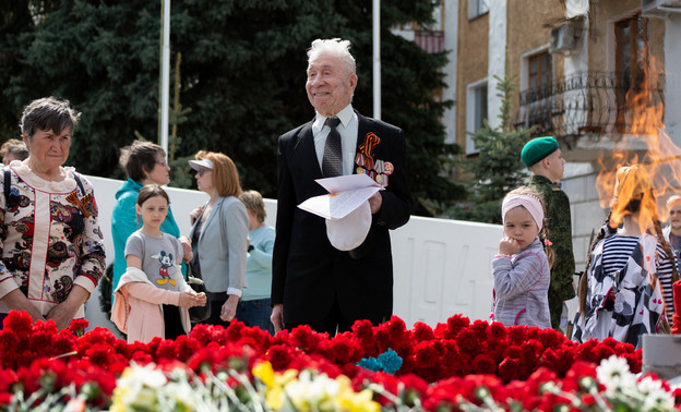 Рахим Азимов поздравил участников Великой Отечественной войны