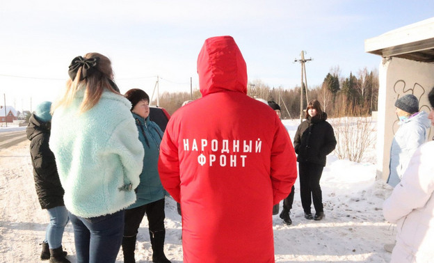Жители деревни Суворовы Кировской области добираются до школы с риском для жизни