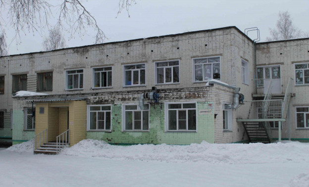 С потолка регулярно бежала вода: в Кирове отремонтируют детский сад №181