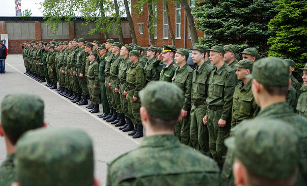 В Госдуме поддержали идею увеличения срока службы в армии