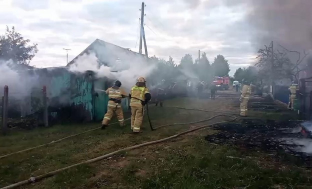 В селе Хмелёвка Зуевского района сгорел дом