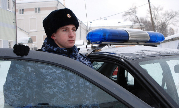 В Кирове росгвардейцы задержали скрывавшегося от алиментов мужчину