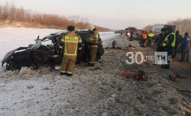 В Татарстане из-за лопнувшего колеса кировчанка врезалась в автовоз