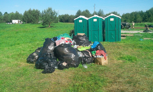 В Великорецком паломники оставили после себя кучи мусора