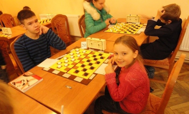 5-летняя кировчанка стала чемпионом мира по русским шашкам