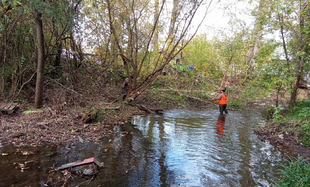Подрядчику поручили быстрее чистить реку Хлыновку