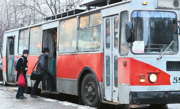 Кировские троллейбусы украсят праздничными плакатами и детскими рисунками