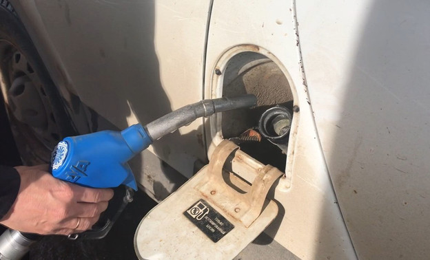 Машина глохнет после заправки: виной тому плохой бензин? Рассказываем, как контролируют качество топлива