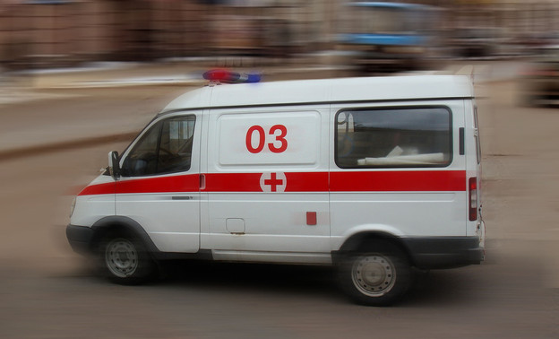 В Омутнинске мужчина выпрыгнул из окна, чтобы спастись от грабителя с костылём