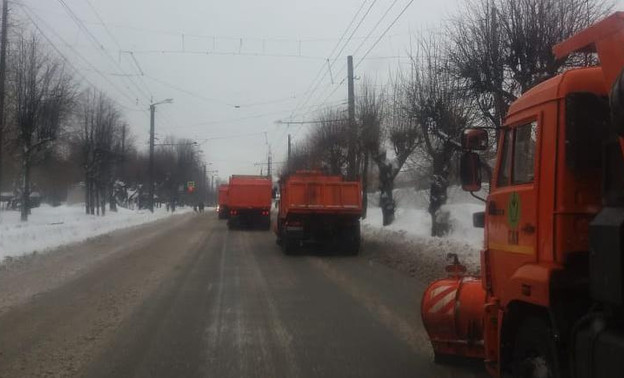 Улицы и тротуары Кирова обработают реагентами из-за резкого похолодания