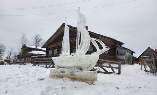В Опаринском районе появились скульптуры из льда